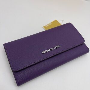 Michael Kors Lg Jet Set Travel Trifold Leather Wallet 
Dark Purple 
NWT